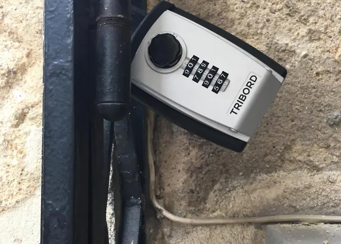 Canape-lit Men Only Ambiance Vintage Boheme Plantes Proche Centre ホームステイ